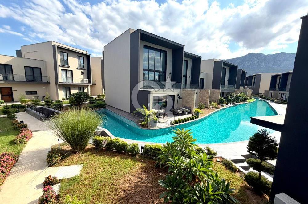 Kıbrıs Girne Kervansaray Projesi Deniz ve Havuz Manzaralı Satılık 3+1 Loft Daire