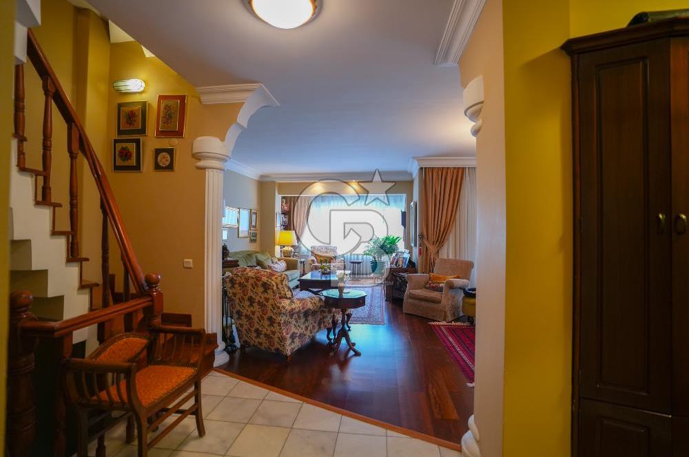 DRAGOS'TA ÇOK ÖZEL KONUMDA SAHİLE 200 METRE MESAFEDE 4 KATLI VİLLA