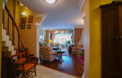 DRAGOS'TA ÇOK ÖZEL KONUMDA SAHİLE 200 METRE MESAFEDE 4 KATLI VİLLA