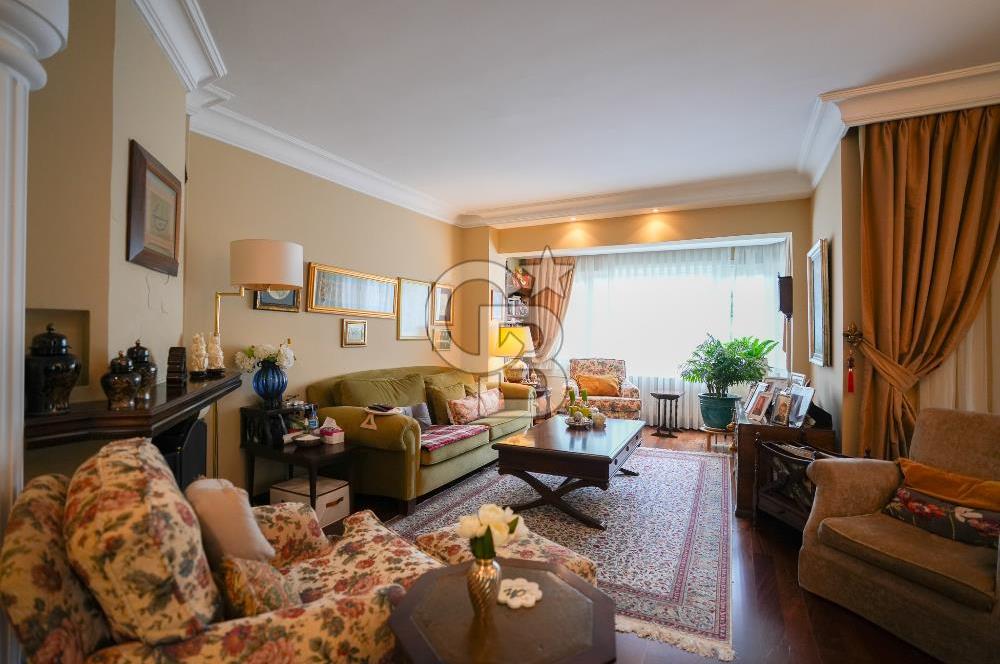 DRAGOS'TA ÇOK ÖZEL KONUMDA SAHİLE 200 METRE MESAFEDE 4 KATLI VİLLA