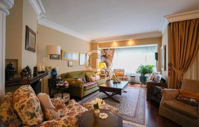 DRAGOS'TA ÇOK ÖZEL KONUMDA SAHİLE 200 METRE MESAFEDE 4 KATLI VİLLA