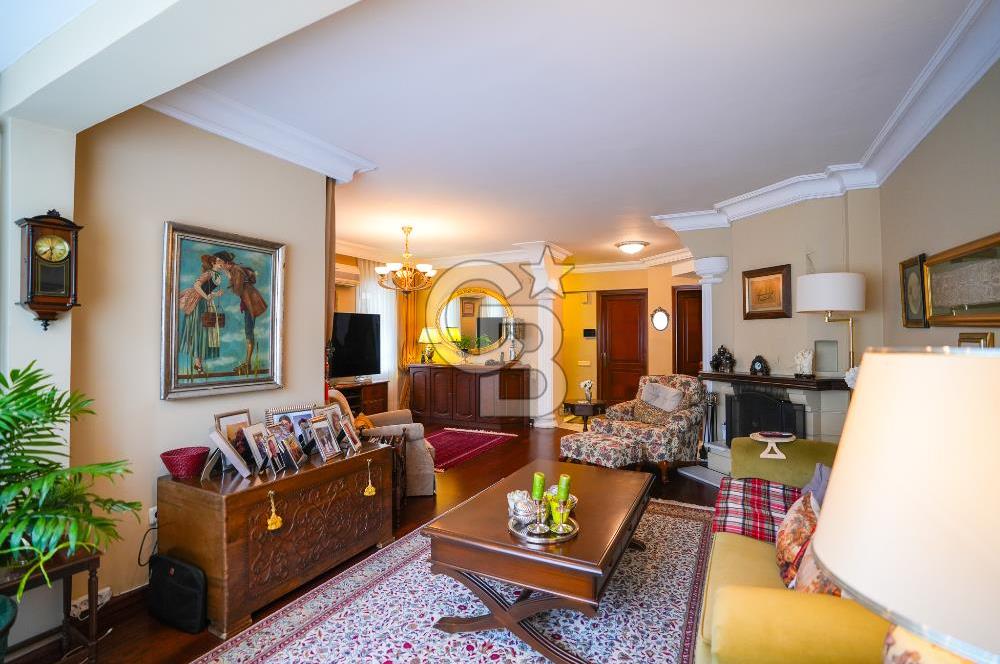 DRAGOS'TA ÇOK ÖZEL KONUMDA SAHİLE 200 METRE MESAFEDE 4 KATLI VİLLA