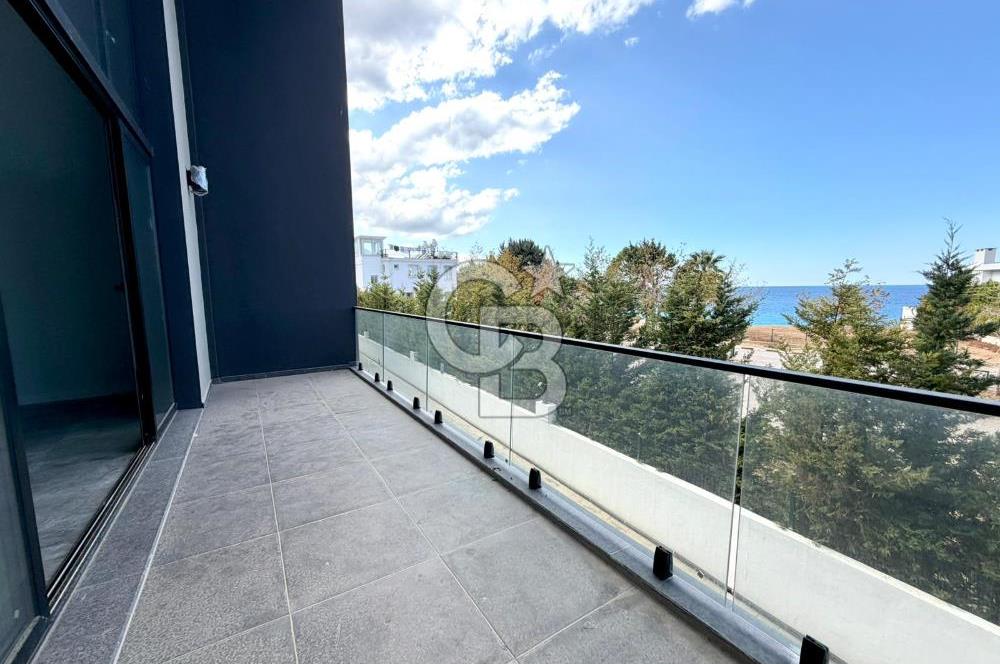 Kıbrıs Girne Kervansaray Projesi Deniz ve Havuz Manzaralı Satılık 3+1 Loft Daire