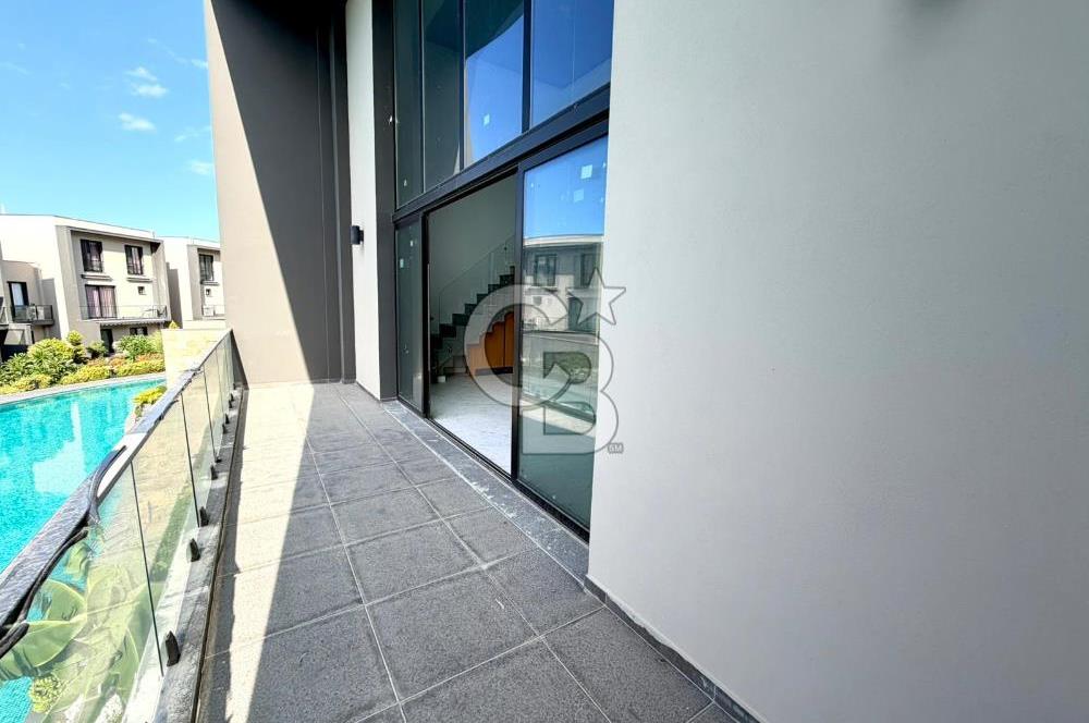 Kıbrıs Girne Kervansaray Projesi Havuz Manzaralı Satılık 4+1 Loft Daire