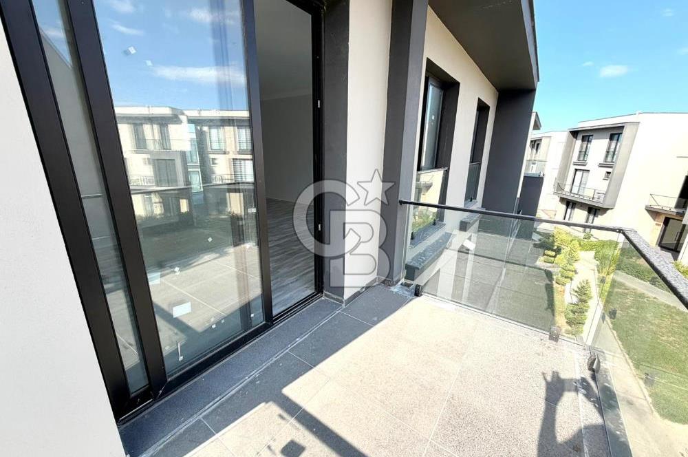 Kıbrıs Girne Kervansaray Projesi Havuz Manzaralı Satılık 4+1 Loft Daire