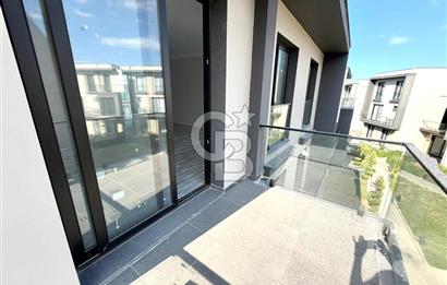 Kıbrıs Girne Kervansaray Projesi Havuz Manzaralı Satılık 4+1 Loft Daire