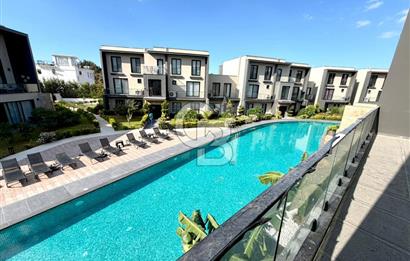 Kıbrıs Girne Kervansaray Projesi Havuz Manzaralı Satılık 4+1 Loft Daire