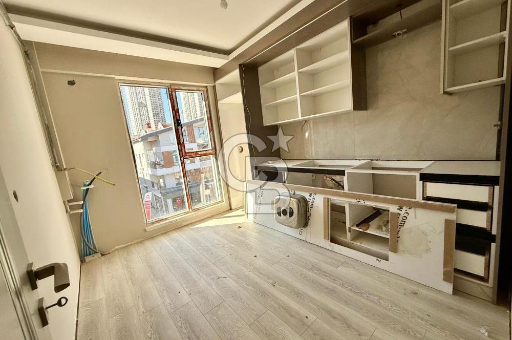 İNCEK'TE CADDE ÜZERİ MERKEZİ KONUMDA SIFIR 2+1 DUBLEX