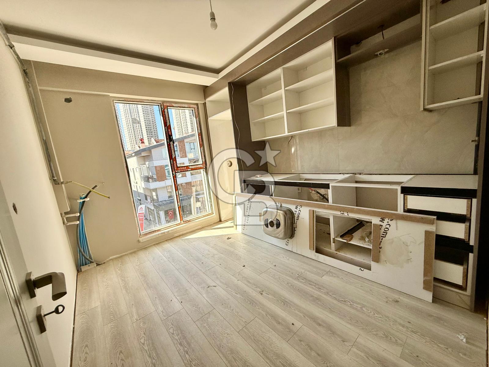 İNCEK'TE CADDE ÜZERİ MERKEZİ KONUMDA SIFIR 2+1 DUBLEX