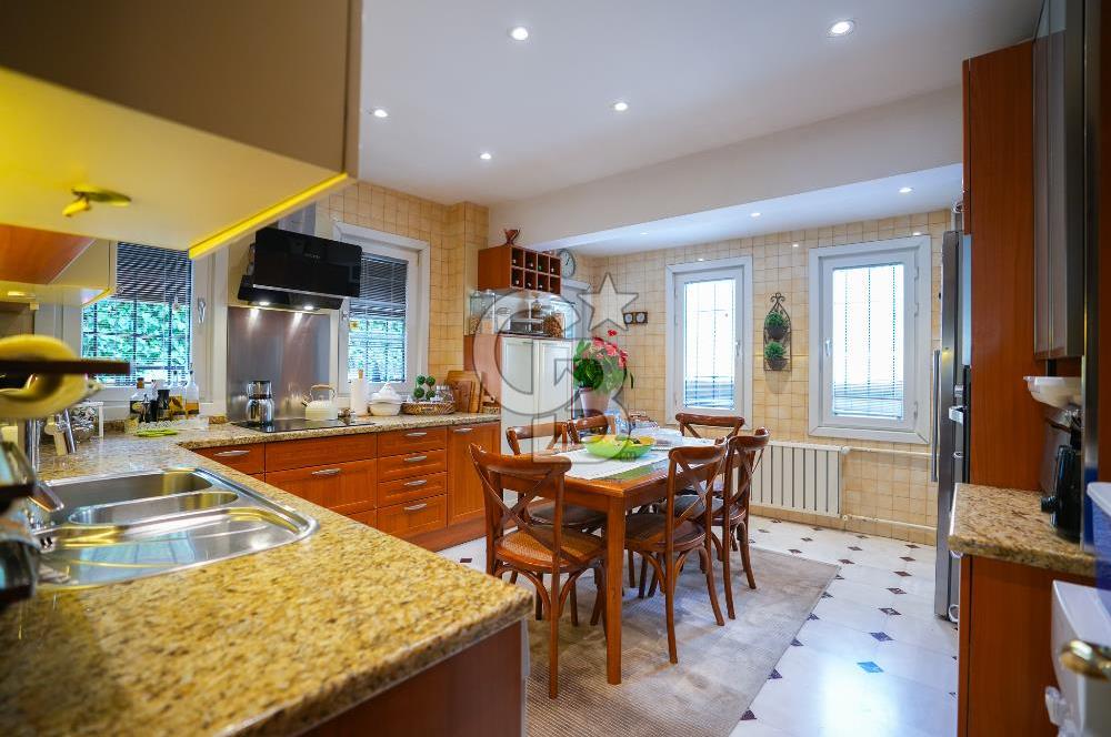 DRAGOS'TA ÇOK ÖZEL KONUMDA SAHİLE 200 METRE MESAFEDE 4 KATLI VİLLA