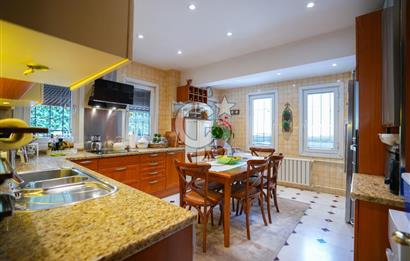 DRAGOS'TA ÇOK ÖZEL KONUMDA SAHİLE 200 METRE MESAFEDE 4 KATLI VİLLA