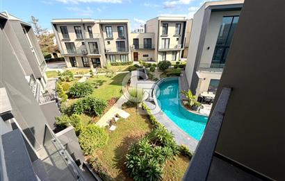 Kıbrıs Girne Kervansaray Projesi Deniz ve Havuz Manzaralı Satılık 3+1 Loft Daire