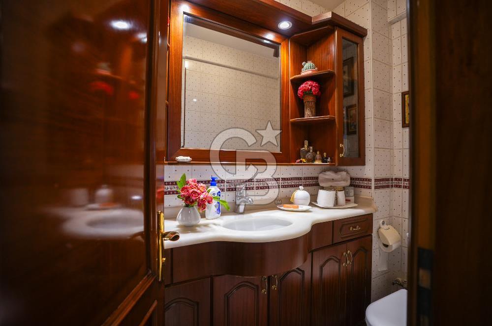 DRAGOS'TA ÇOK ÖZEL KONUMDA SAHİLE 200 METRE MESAFEDE 4 KATLI VİLLA