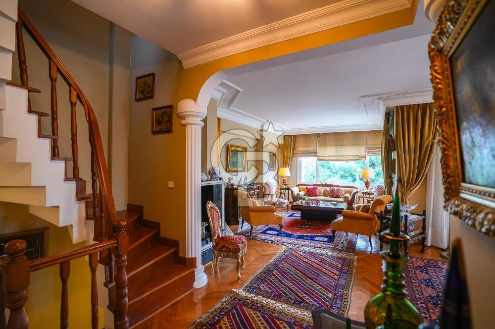 DRAGOS'TA ÇOK ÖZEL KONUMDA SAHİLE 200 METRE MESAFEDE 4 KATLI VİLLA