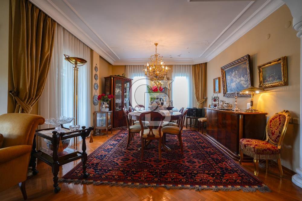 DRAGOS'TA ÇOK ÖZEL KONUMDA SAHİLE 200 METRE MESAFEDE 4 KATLI VİLLA