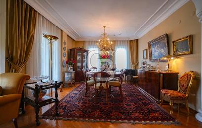 DRAGOS'TA ÇOK ÖZEL KONUMDA SAHİLE 200 METRE MESAFEDE 4 KATLI VİLLA