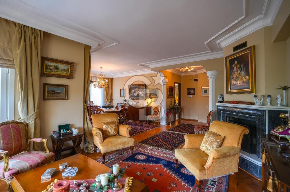 DRAGOS'TA ÇOK ÖZEL KONUMDA SAHİLE 200 METRE MESAFEDE 4 KATLI VİLLA