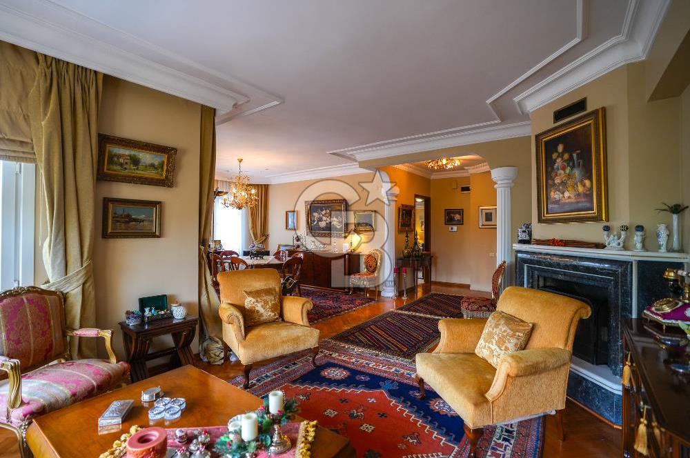 DRAGOS'TA ÇOK ÖZEL KONUMDA SAHİLE 200 METRE MESAFEDE 4 KATLI VİLLA