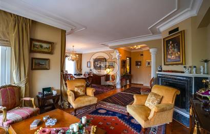 DRAGOS'TA ÇOK ÖZEL KONUMDA SAHİLE 200 METRE MESAFEDE 4 KATLI VİLLA