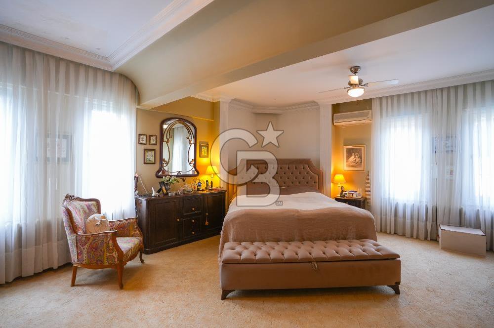 DRAGOS'TA ÇOK ÖZEL KONUMDA SAHİLE 200 METRE MESAFEDE 4 KATLI VİLLA