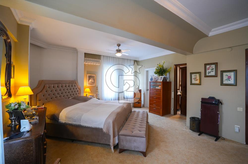 DRAGOS'TA ÇOK ÖZEL KONUMDA SAHİLE 200 METRE MESAFEDE 4 KATLI VİLLA