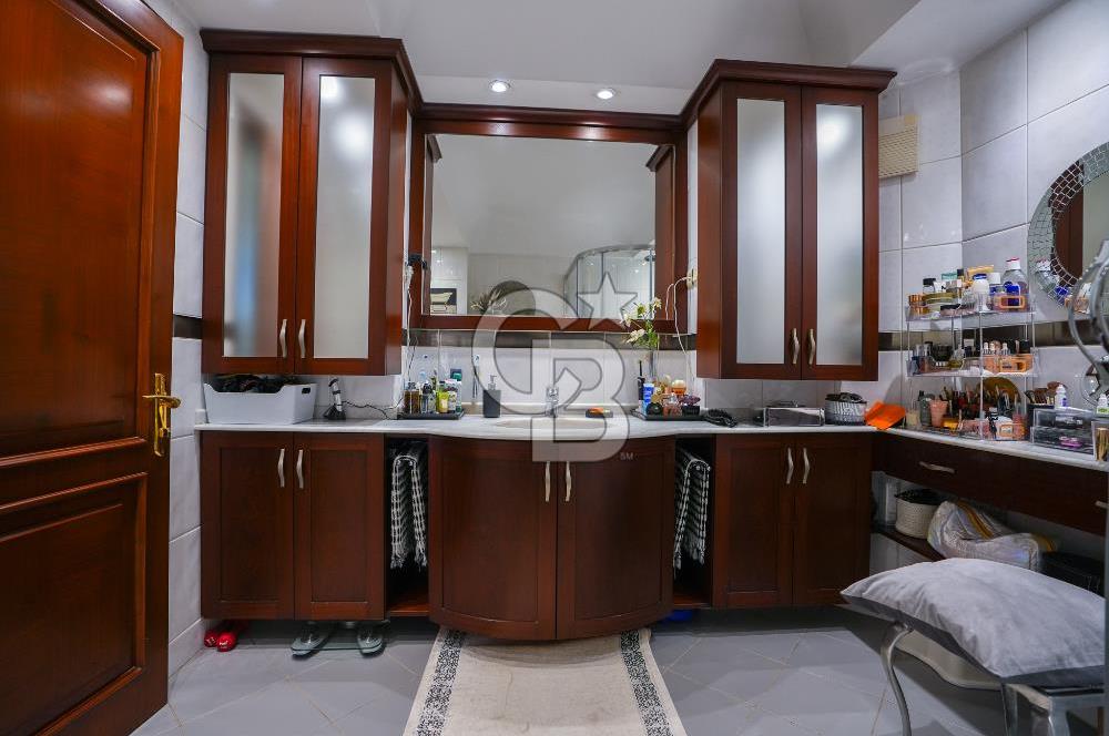 DRAGOS'TA ÇOK ÖZEL KONUMDA SAHİLE 200 METRE MESAFEDE 4 KATLI VİLLA