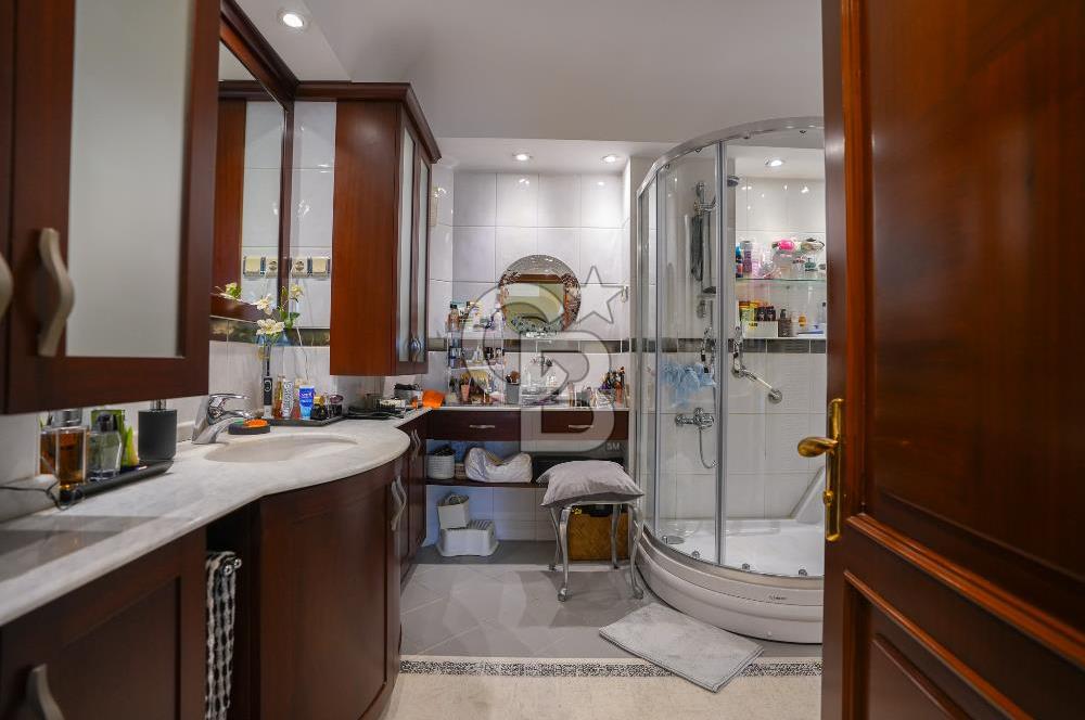 DRAGOS'TA ÇOK ÖZEL KONUMDA SAHİLE 200 METRE MESAFEDE 4 KATLI VİLLA