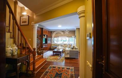 DRAGOS'TA ÇOK ÖZEL KONUMDA SAHİLE 200 METRE MESAFEDE 4 KATLI VİLLA