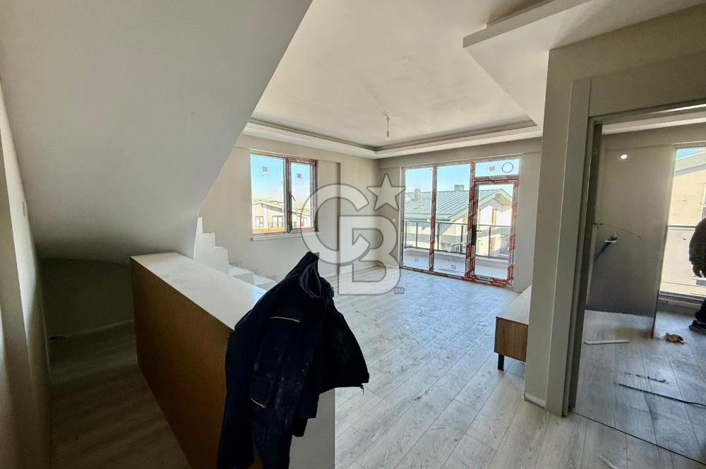 İNCEK'TE CADDE ÜZERİ MERKEZİ KONUMDA SIFIR 2+1 DUBLEX