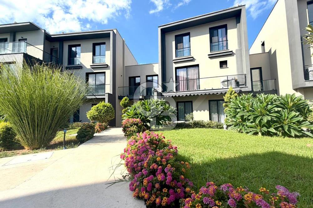 Kıbrıs Girne Kervansaray Projesi Havuz Manzaralı Satılık 4+1 Loft Daire