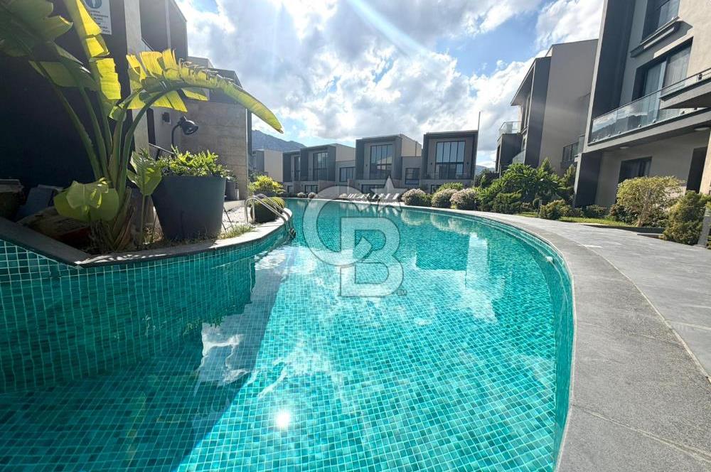 Kıbrıs Girne Kervansaray Projesi Havuz Manzaralı Satılık 4+1 Loft Daire