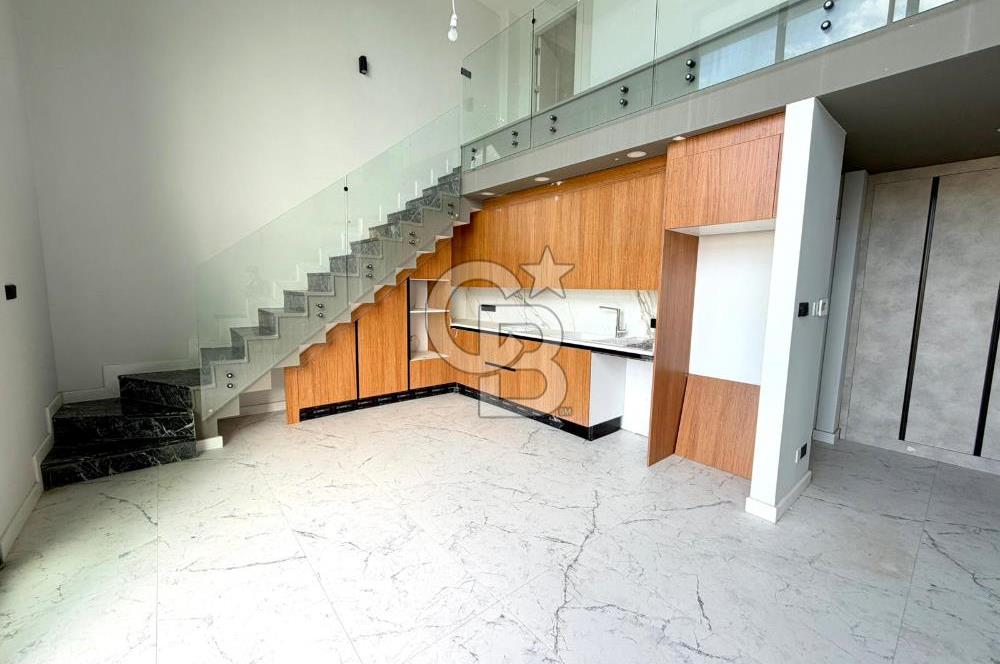 Kıbrıs Girne Kervansaray Projesi Havuz Manzaralı Satılık 4+1 Loft Daire