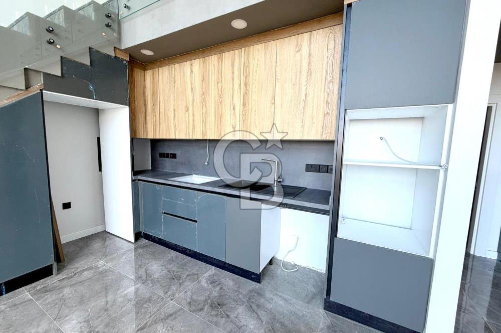 Kıbrıs Girne Kervansaray Projesi Deniz ve Havuz Manzaralı Satılık 3+1 Loft Daire