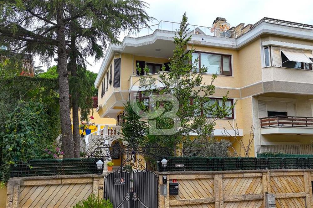 DRAGOS'TA ÇOK ÖZEL KONUMDA SAHİLE 200 METRE MESAFEDE 4 KATLI VİLLA