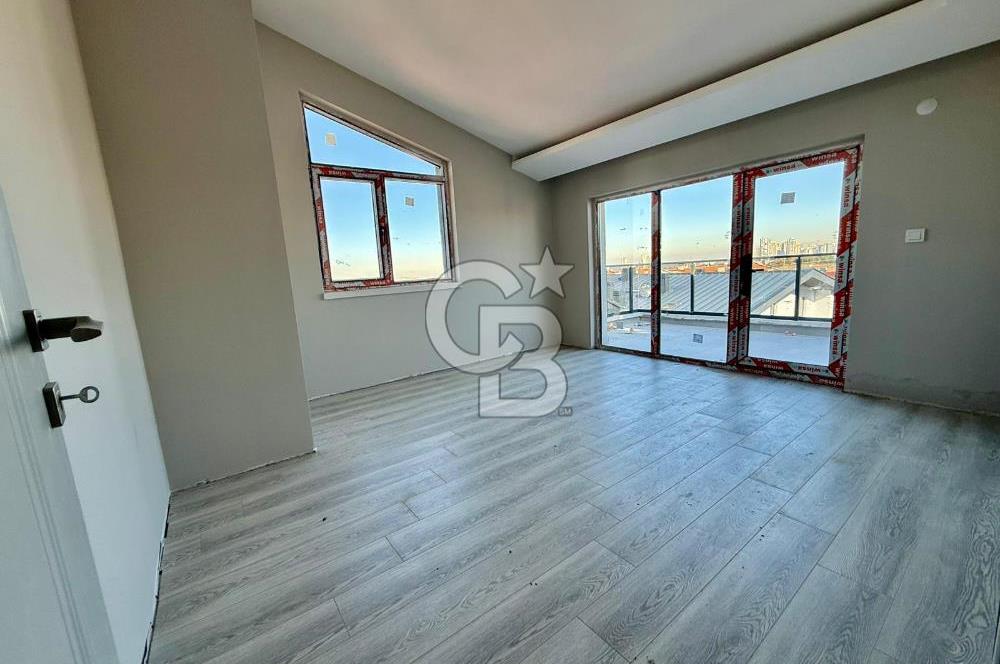 İNCEK'TE CADDE ÜZERİ MERKEZİ KONUMDA SIFIR 2+1 DUBLEX