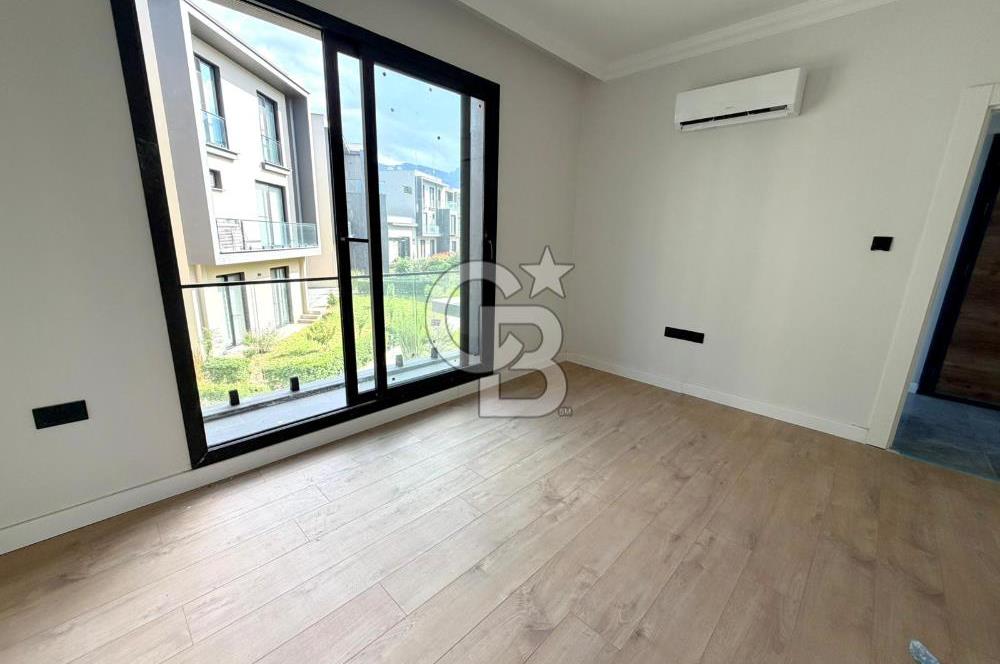 Kıbrıs Girne Kervansaray Projesi Havuz Manzaralı Satılık 3+1 Loft Daire