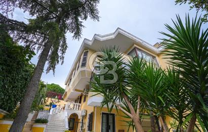 DRAGOS'TA ÇOK ÖZEL KONUMDA SAHİLE 200 METRE MESAFEDE 4 KATLI VİLLA