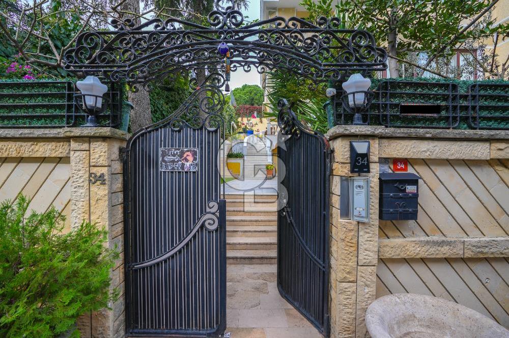 DRAGOS'TA ÇOK ÖZEL KONUMDA SAHİLE 200 METRE MESAFEDE 4 KATLI VİLLA