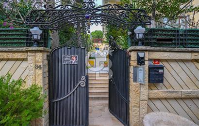 DRAGOS'TA ÇOK ÖZEL KONUMDA SAHİLE 200 METRE MESAFEDE 4 KATLI VİLLA