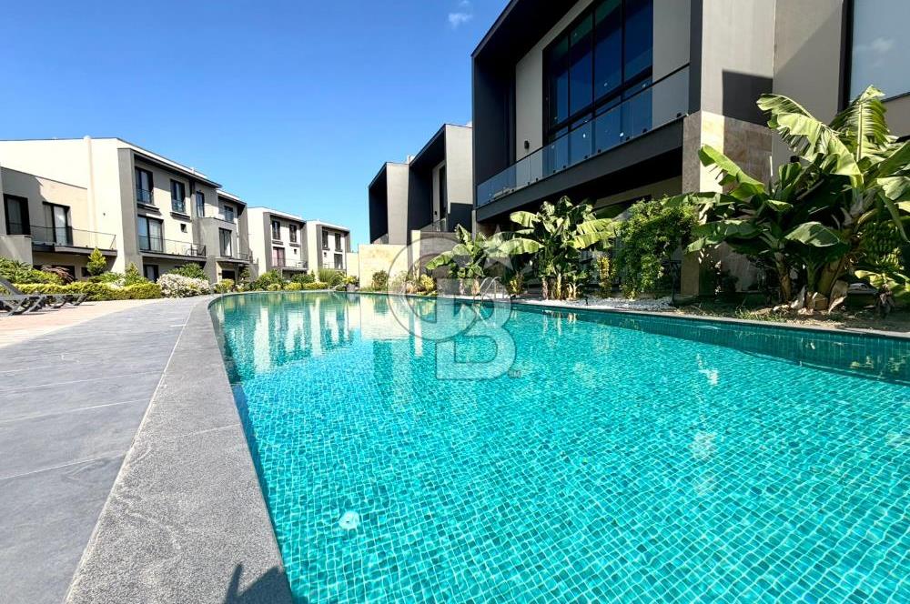 Kıbrıs Girne Kervansaray Projesi Havuz Manzaralı Satılık 4+1 Loft Daire