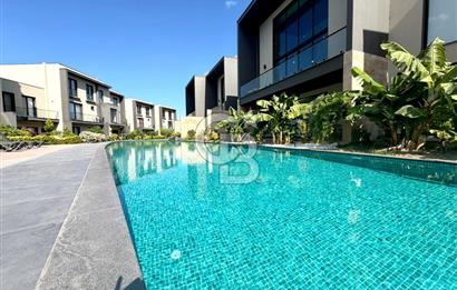 Kıbrıs Girne Kervansaray Projesi Havuz Manzaralı Satılık 4+1 Loft Daire