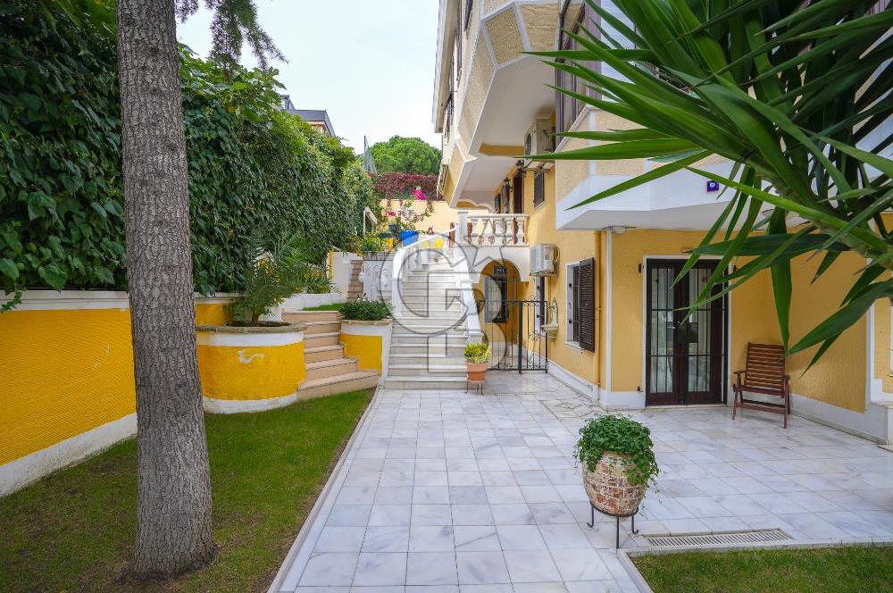 DRAGOS'TA ÇOK ÖZEL KONUMDA SAHİLE 200 METRE MESAFEDE 4 KATLI VİLLA