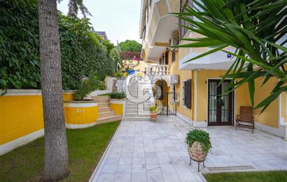 DRAGOS'TA ÇOK ÖZEL KONUMDA SAHİLE 200 METRE MESAFEDE 4 KATLI VİLLA