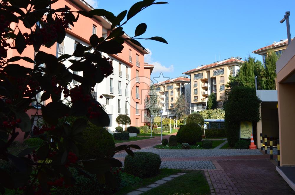 SARI KONAKLAR SİTESİNDE SATILIK 4+1