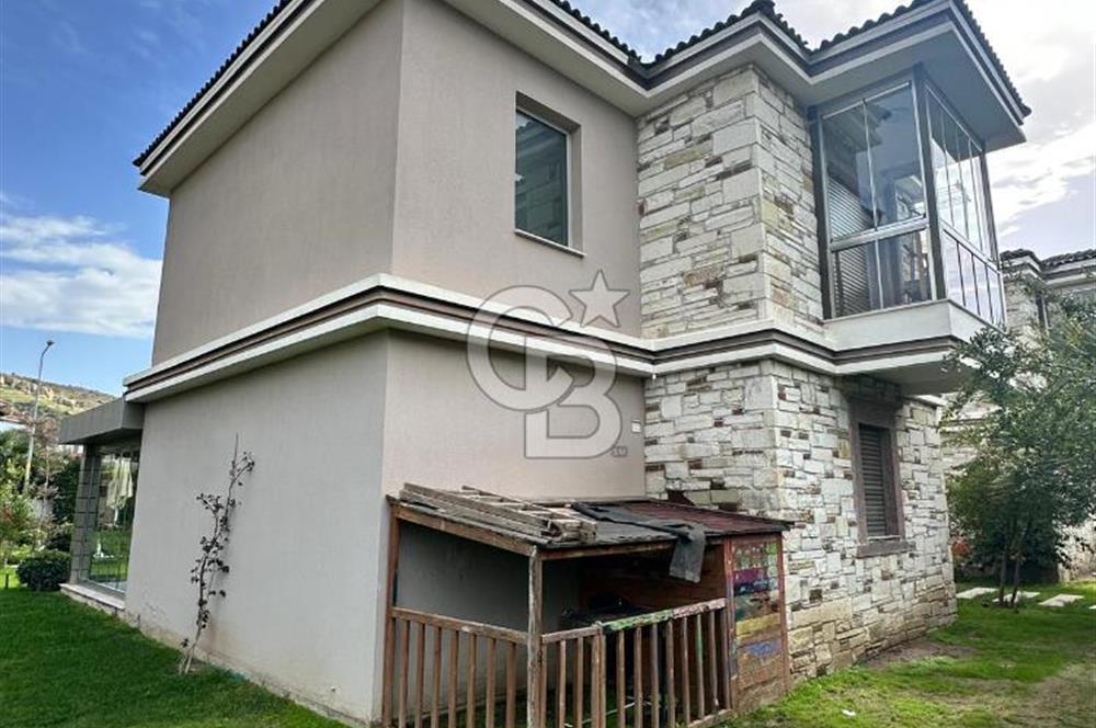 Eski Foça Havuzlu Site İçerisinde Eşyalı Kiralık 3+1 Villa