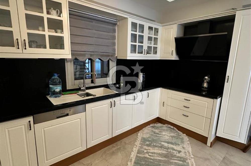Eski Foça Havuzlu Site İçerisinde Eşyalı Kiralık 3+1 Villa