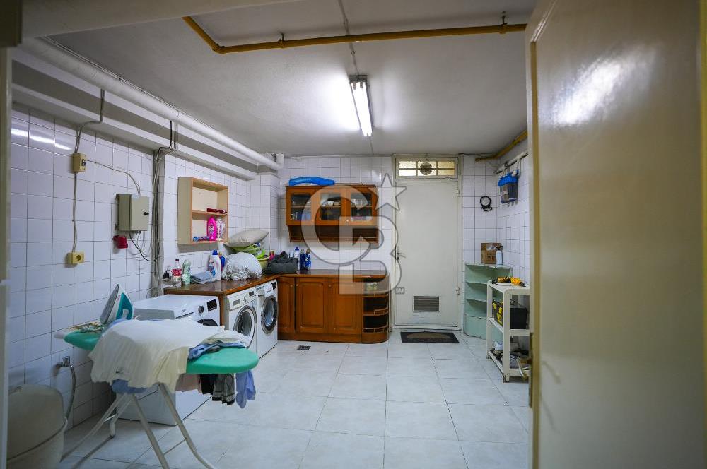 DRAGOS'TA ÇOK ÖZEL KONUMDA SAHİLE 200 METRE MESAFEDE 4 KATLI VİLLA