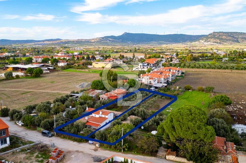 Foça Bağarası Hacıveli Mah. Satılık Kargir Evli Arsa