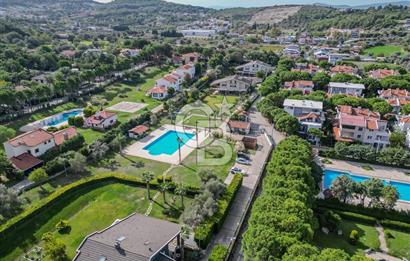 URLA ŞİRİNKENT TRİPLEKS 4+1 HAVUZLU SATILIK VİLLA