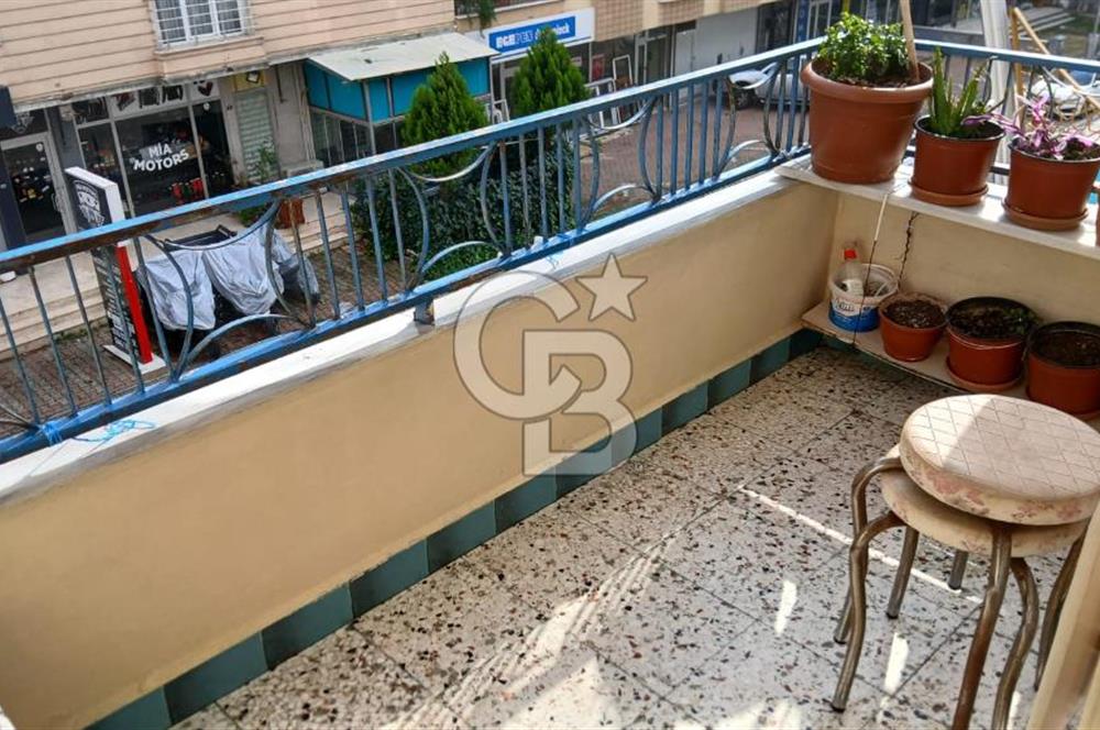 Çayırova Özgürlük Mahallesi Mehmet Akif Ersoy Caddesi'nde belediye çıkan yol üzerinde satılık 2+1 2 kat daire